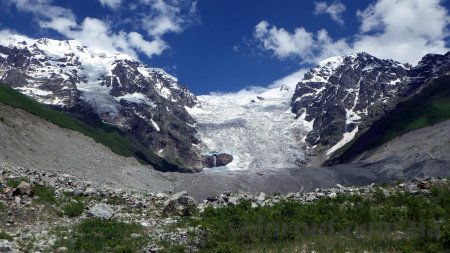 Ледник Лардаад  в Адиши.
